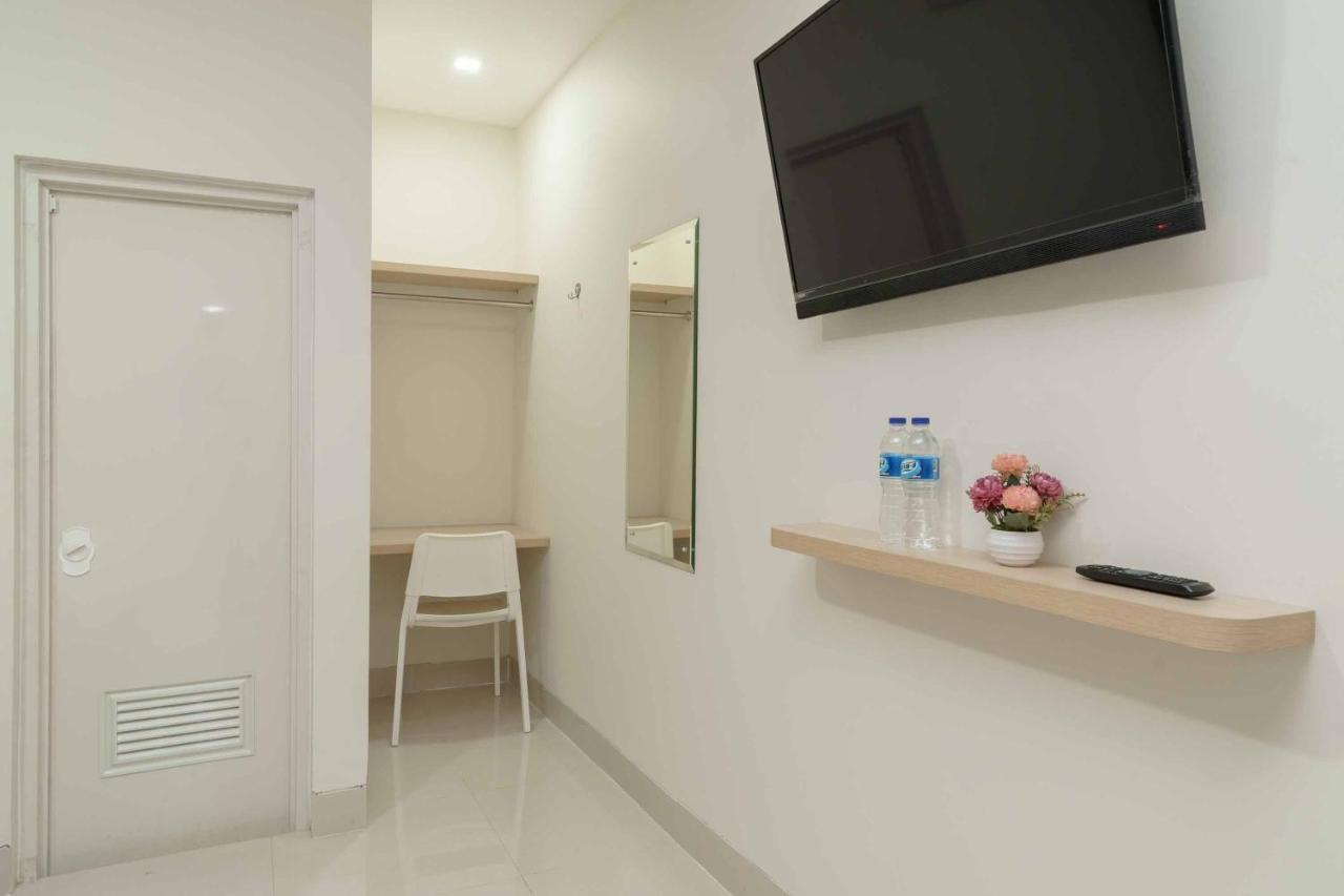 Reddoorz Plus Near Eka Hospital Bsd 5 Dadap Eksteriør bilde