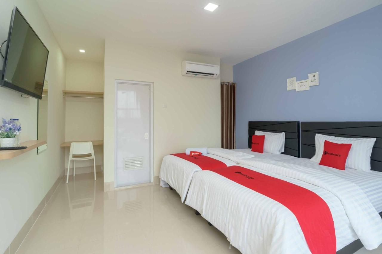Reddoorz Plus Near Eka Hospital Bsd 5 Dadap Eksteriør bilde